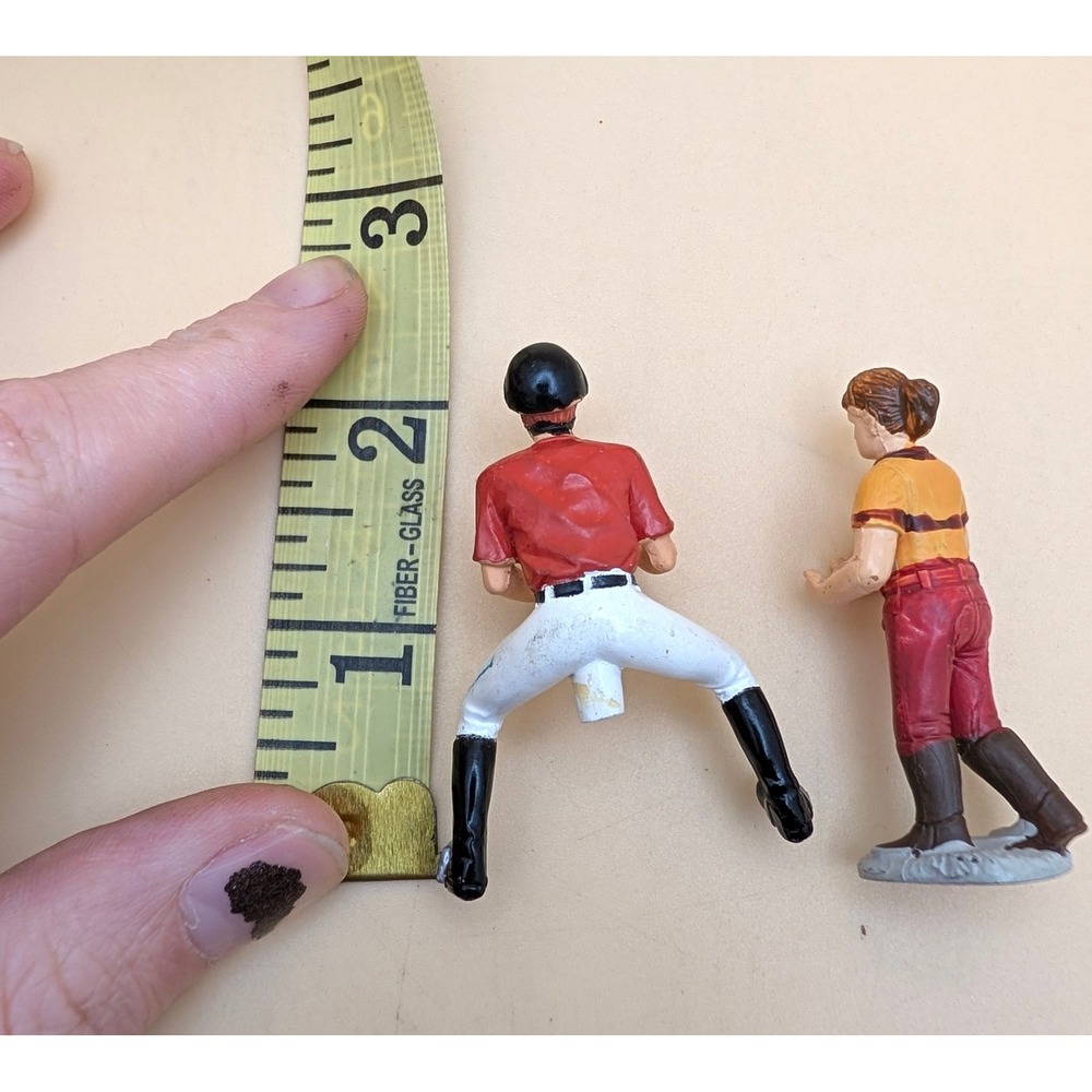 Vintage Equestrian Rider Figurines Plastic Horseback Riders Set of 2 Red Yellow - Picture 3 of 3